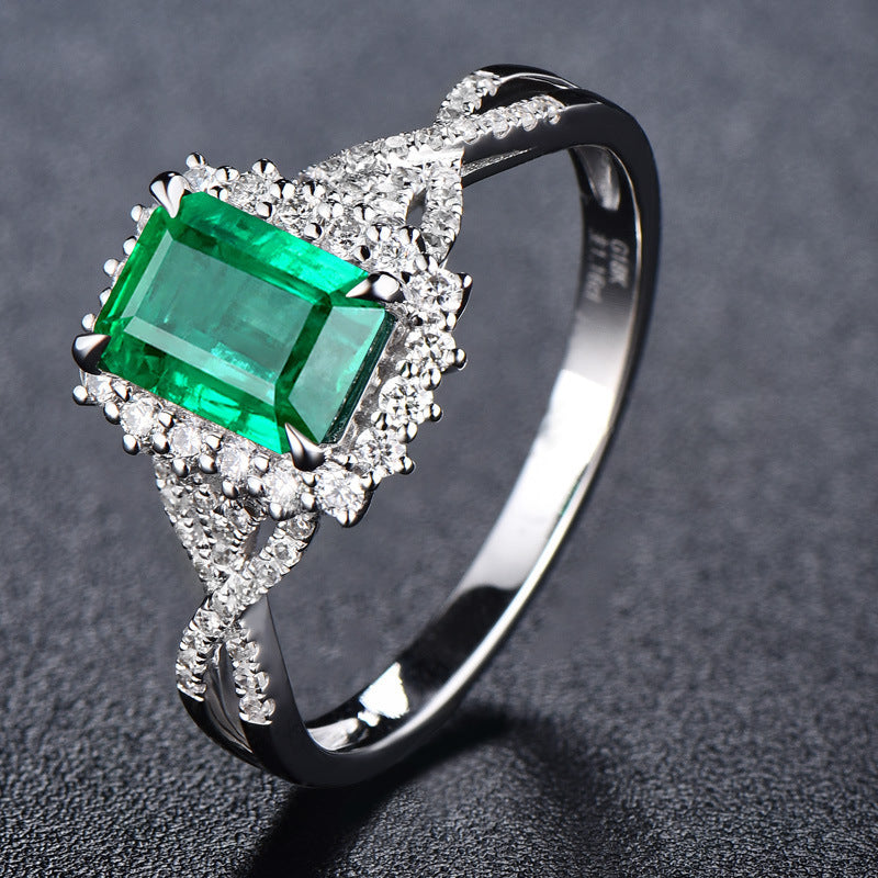 Square Princess Ring Inlaid With Emerald